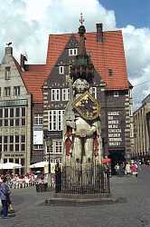 statue of Roland